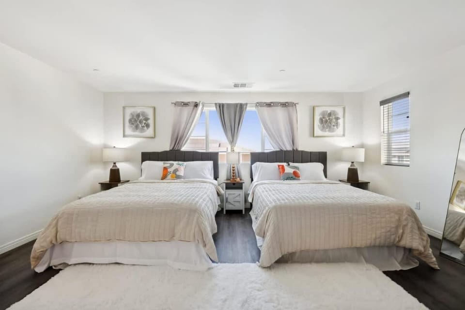 Entire Private Home with 5 Bedrooms 3 Bathrooms, 3000 sqft, Gated Yard, Garage, Nice View, Available Now House in Menifee