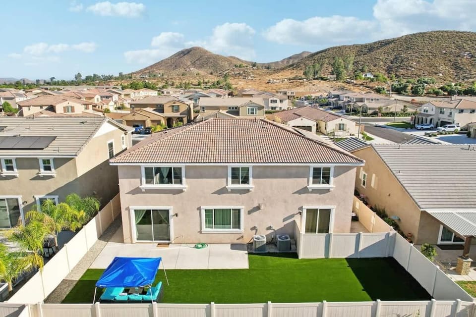 Entire Private Home with 5 Bedrooms 3 Bathrooms, 3000 sqft, Gated Yard, Garage, Nice View, Available Now House in Menifee