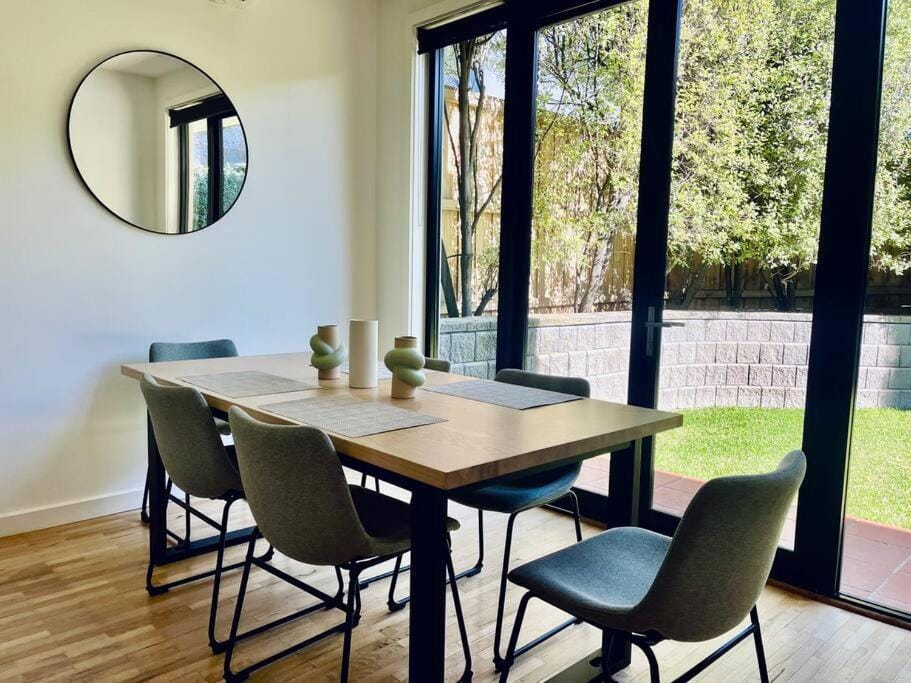Malvern Village Luxury Townhouse House in Melbourne