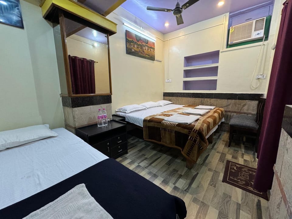 The Golden Lodge Varanasi Hotel in Varanasi