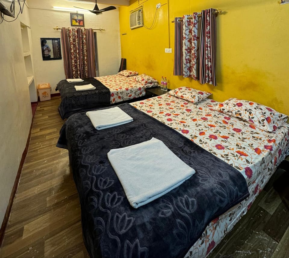 The Golden Lodge Varanasi Hotel in Varanasi