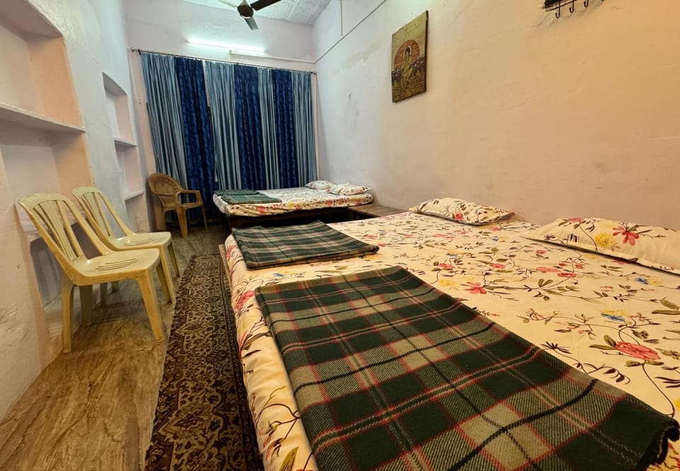 The Golden Lodge Varanasi Hotel in Varanasi