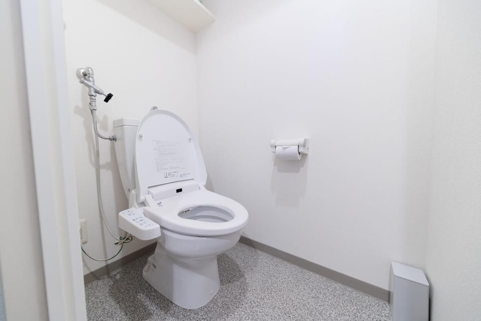 Toilet, bidet