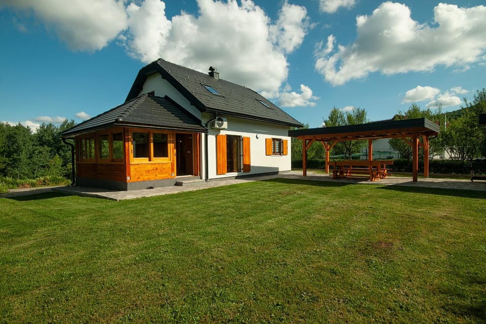 Property building, Natural landscape, Garden view