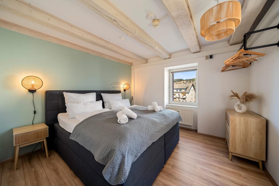 Bed, Photo of the whole room, Bedroom, towels