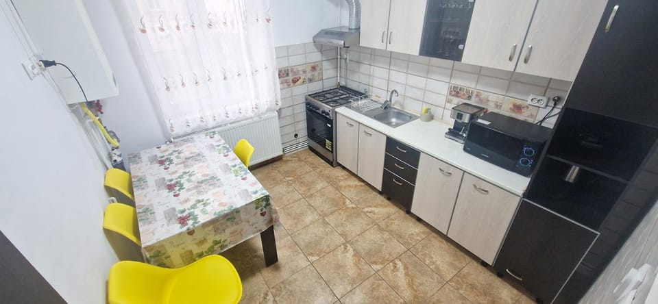 Coffee/tea facilities, Kitchen or kitchenette, Dining area, Breakfast, microwave, oven