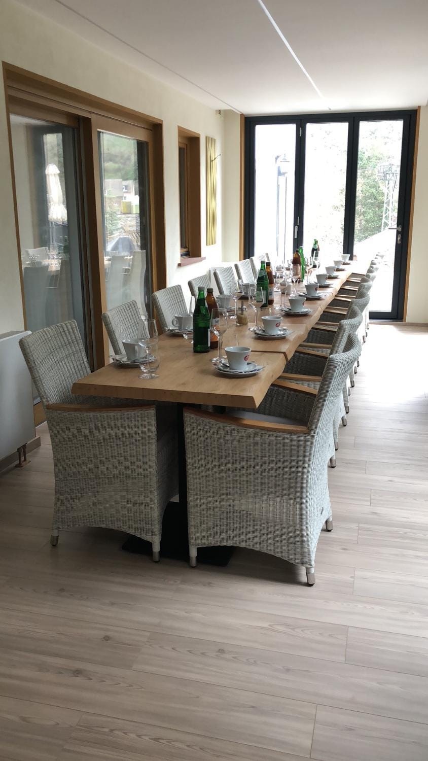 Restaurant/places to eat, Dining area
