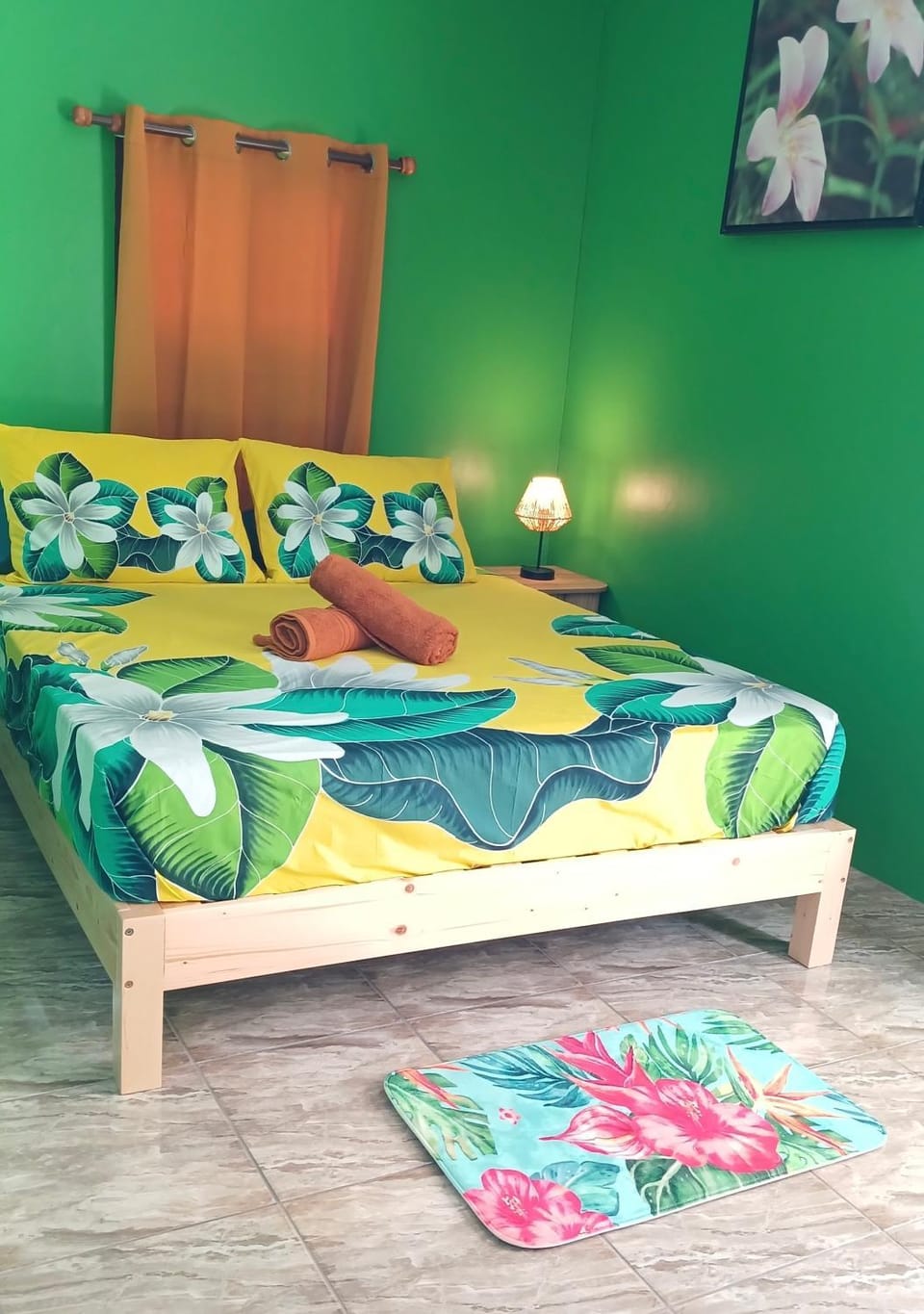 Bed, Photo of the whole room
