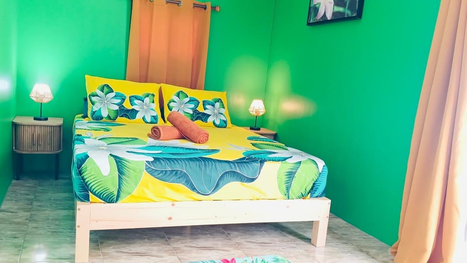 Bed, Photo of the whole room