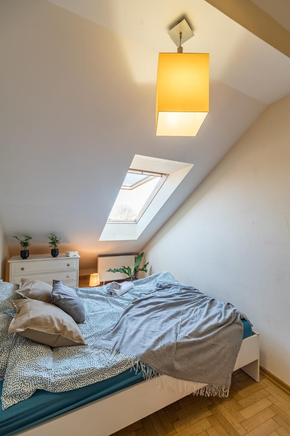 Bed, Photo of the whole room, Bedroom, towels