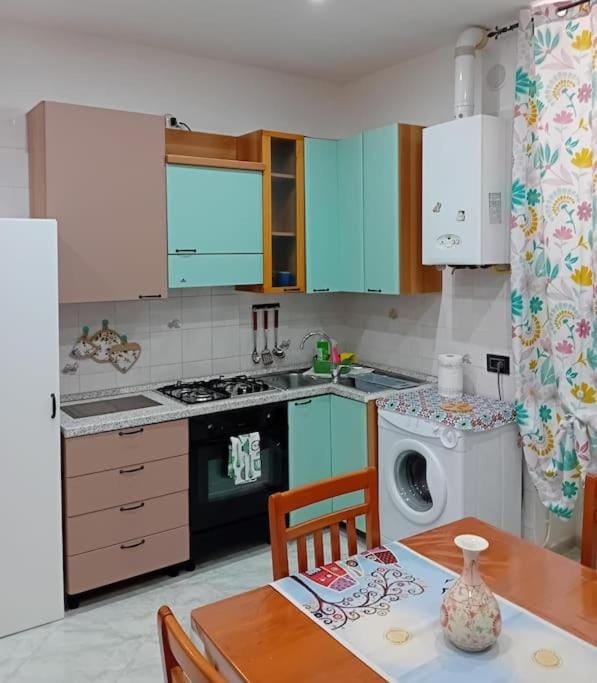 Kitchen or kitchenette, Dining area, oven, stove, washing machine