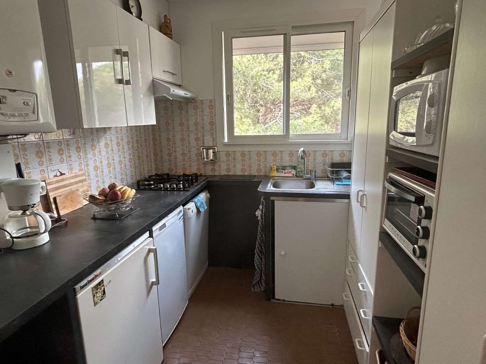 Kitchen or kitchenette