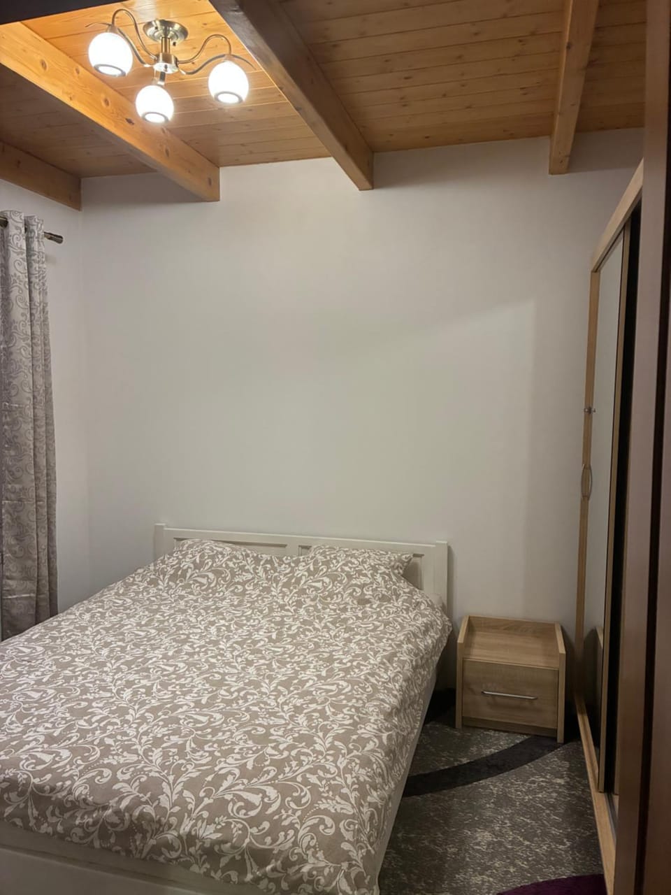 Bed, Photo of the whole room