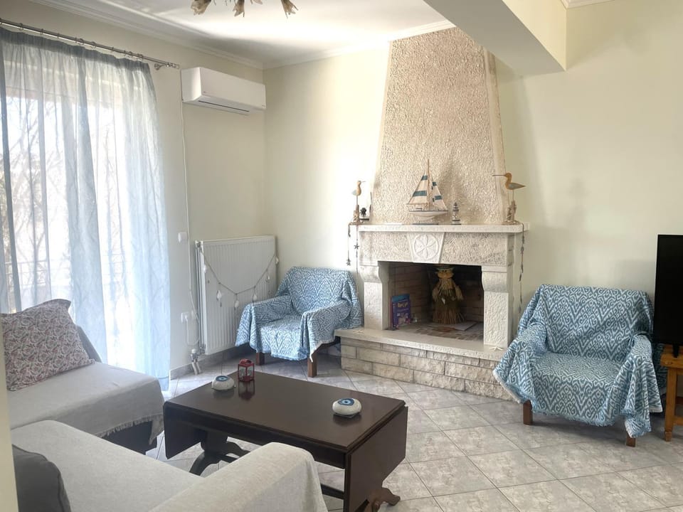 TV and multimedia, Living room, Seating area, Dining area, air conditioner