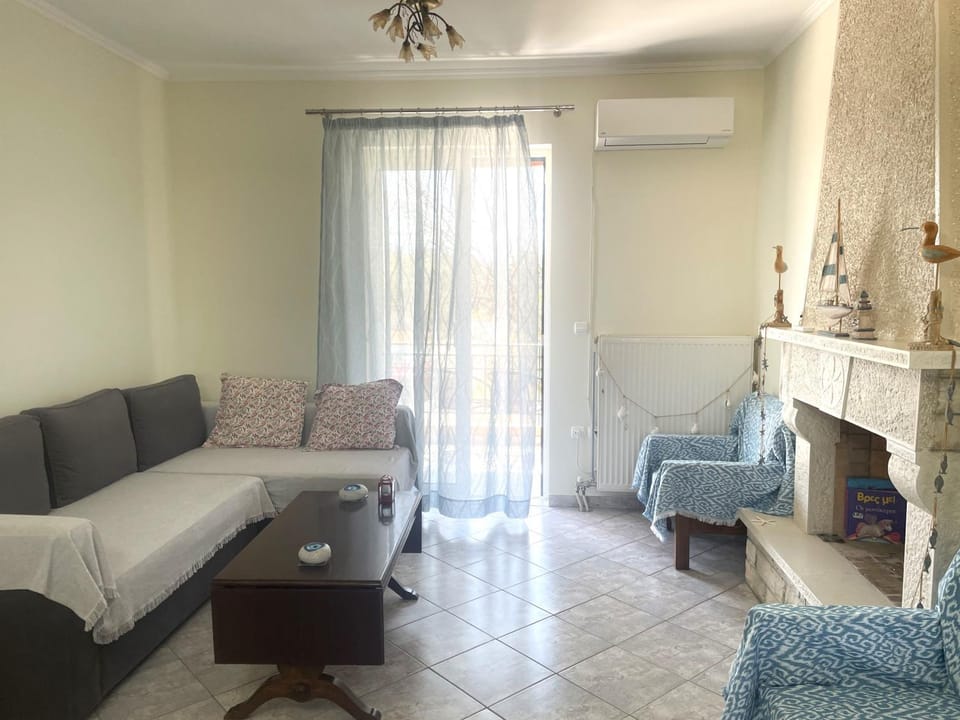Living room, Seating area, air conditioner