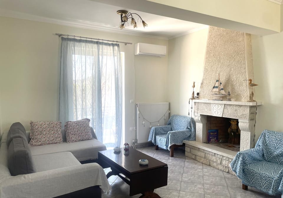 Living room, Seating area, fireplace, air conditioner