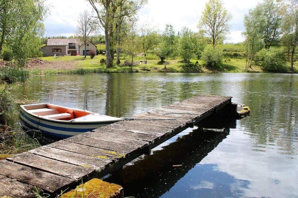 Maison entière avec étang privé dans cadre sauvage House in Bourgogne-Franche-Comté