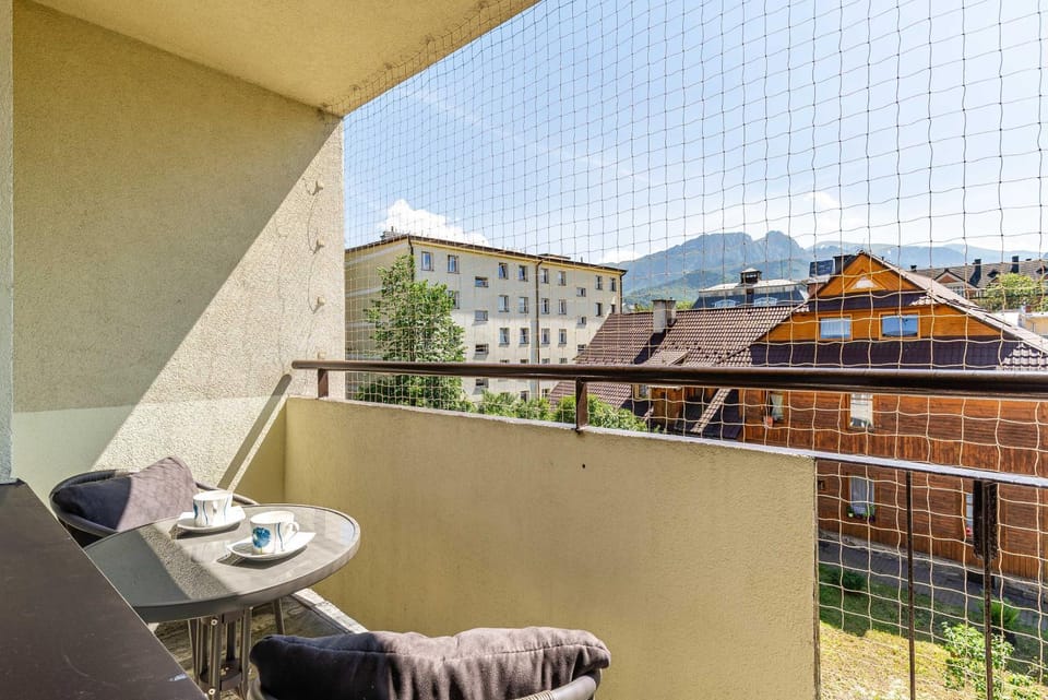 View (from property/room), Balcony/Terrace, Seating area, Mountain view