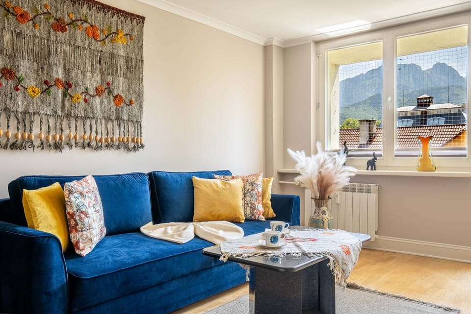 Living room, Seating area, Mountain view