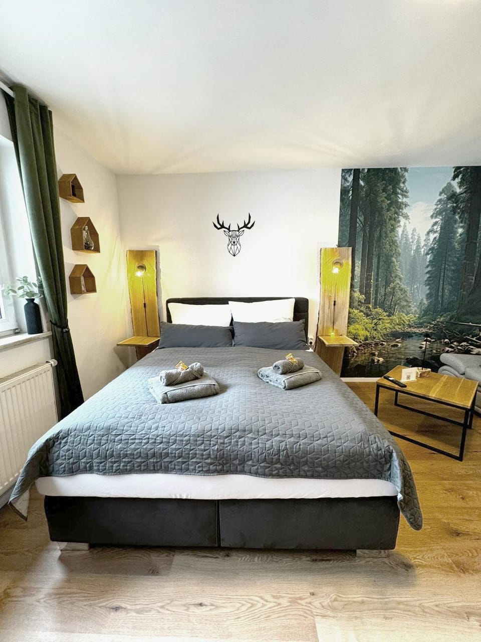 Bed, Living room, Photo of the whole room, Seating area, Bedroom, towels