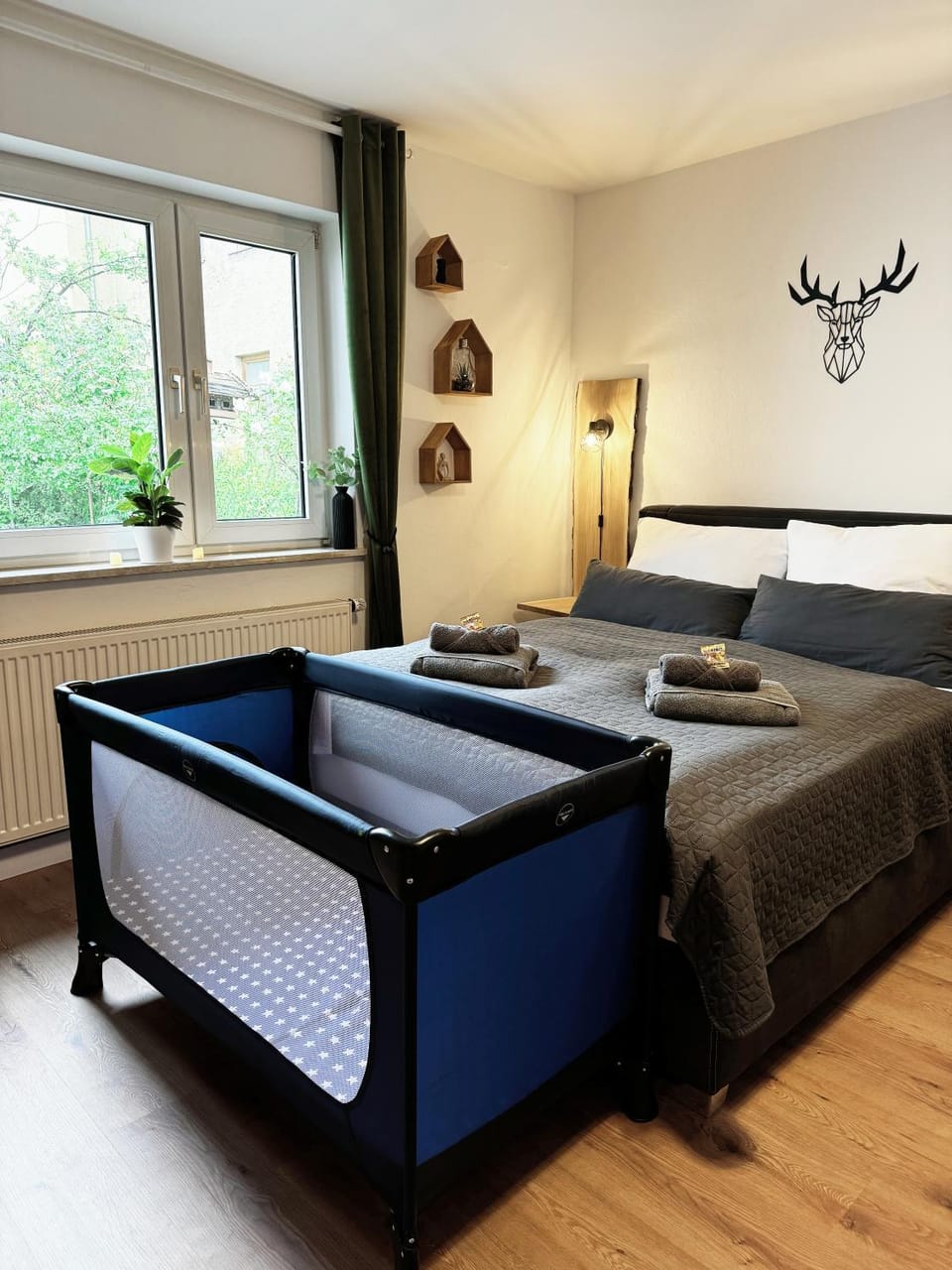 Bed, Living room, Bedroom, cot