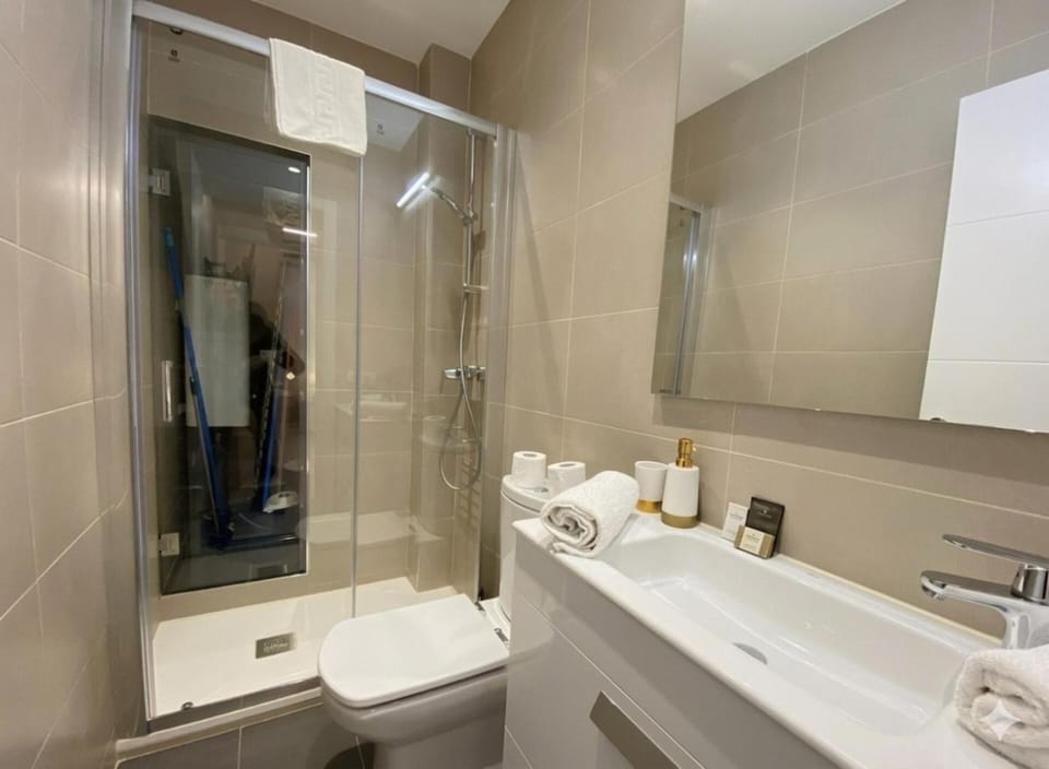Shower, Bathroom, towels