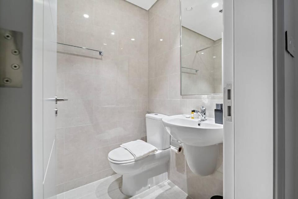 FIRST CLASS 3BR Trendy Urban Hideaway Apartment in Dubai