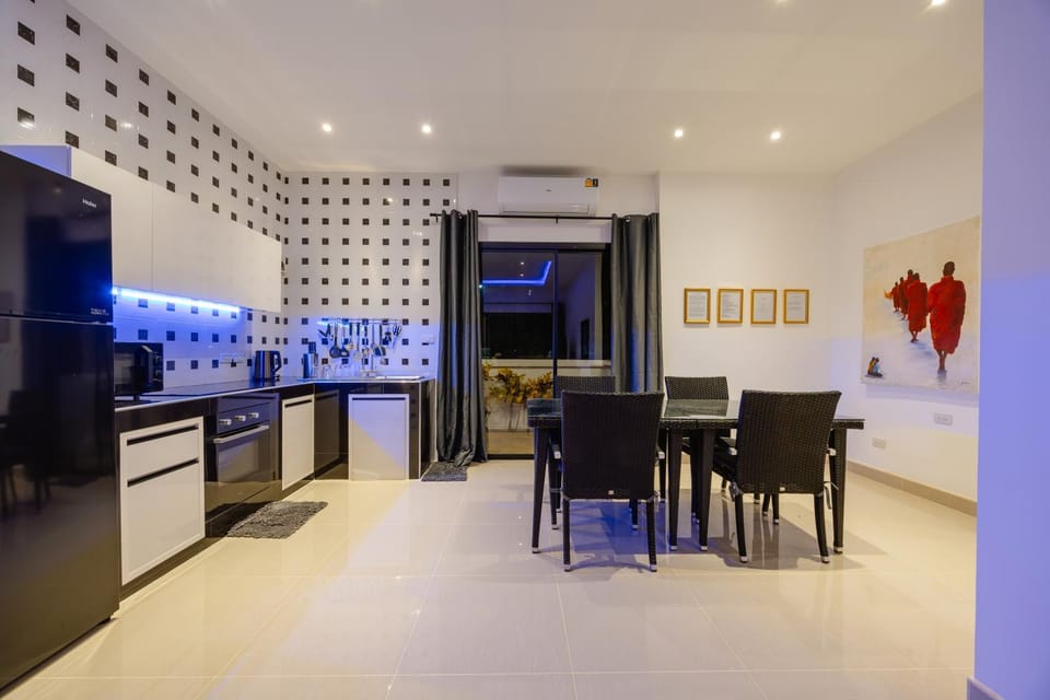 Dining area, oven, stove