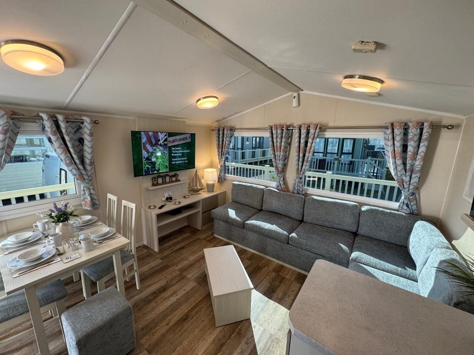 Golden Palm Resort - The Pearl - Coastal Caravan Breaks Campground/ 
RV Resort in Chapel Saint Leonards