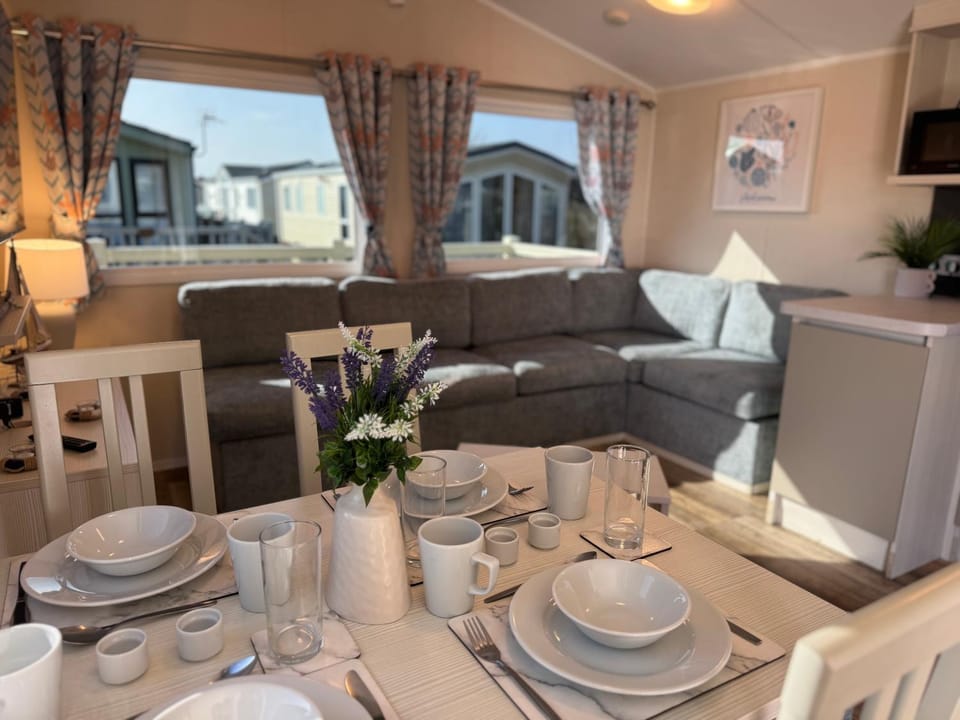 Golden Palm Resort - The Pearl - Coastal Caravan Breaks Campground/ 
RV Resort in Chapel Saint Leonards