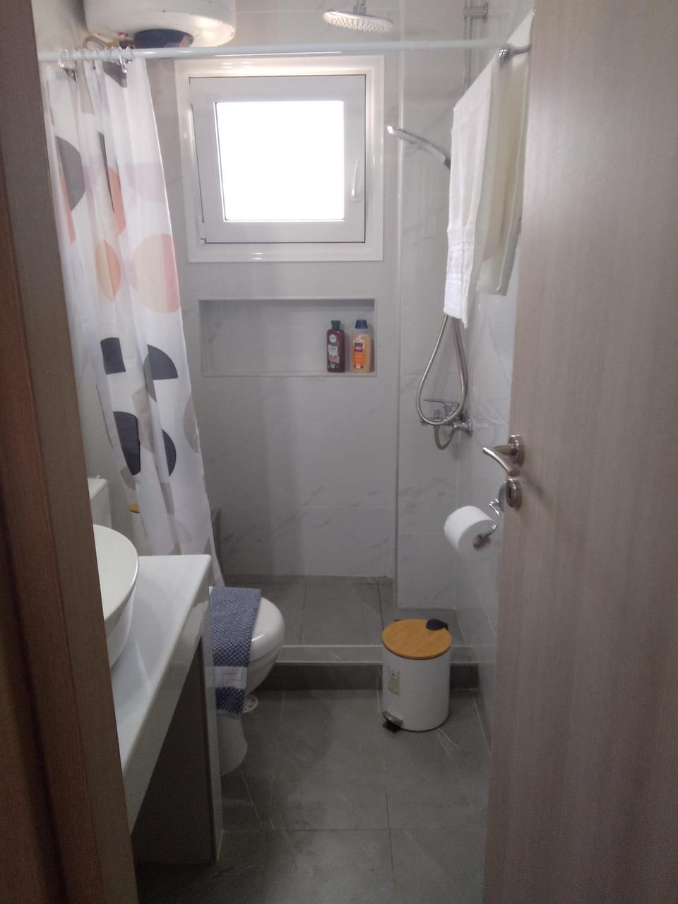 Shower, Toilet