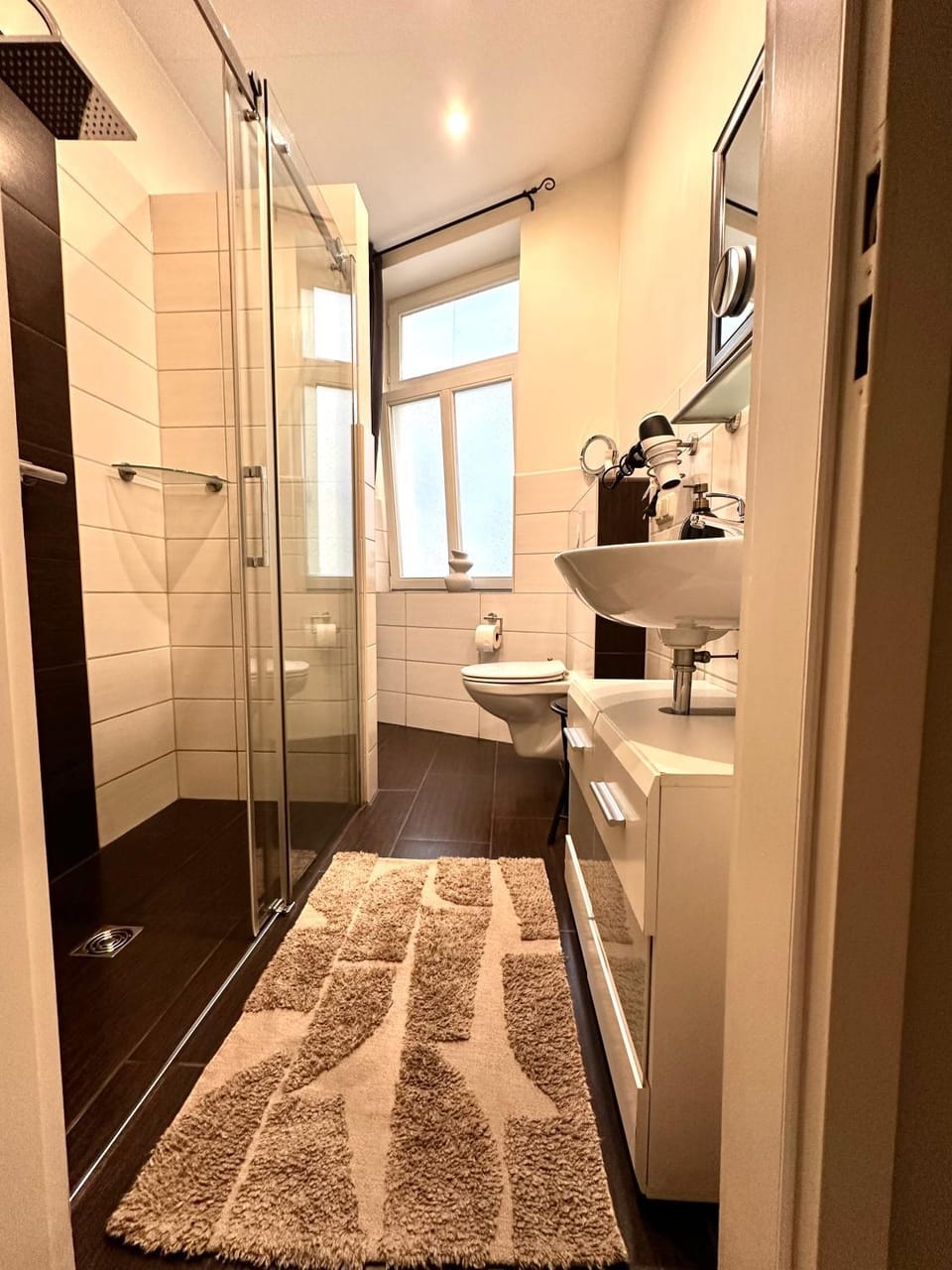 Shower, Toilet, Bathroom, Photo of the whole room, towels