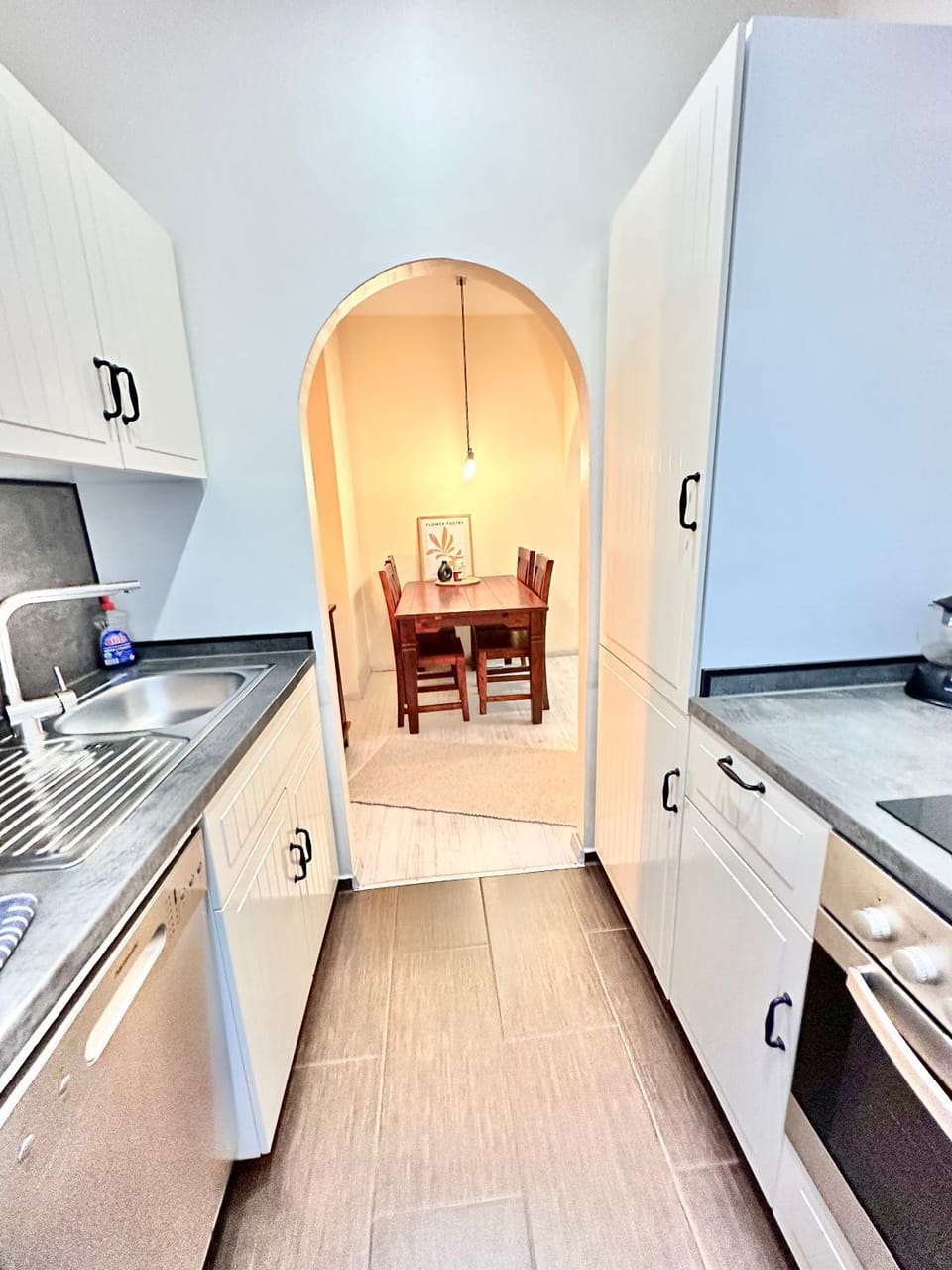 Kitchen or kitchenette, Dining area, dishwasher, oven, pet friendly, stove