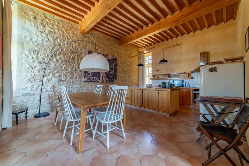 Dining area, pet friendly