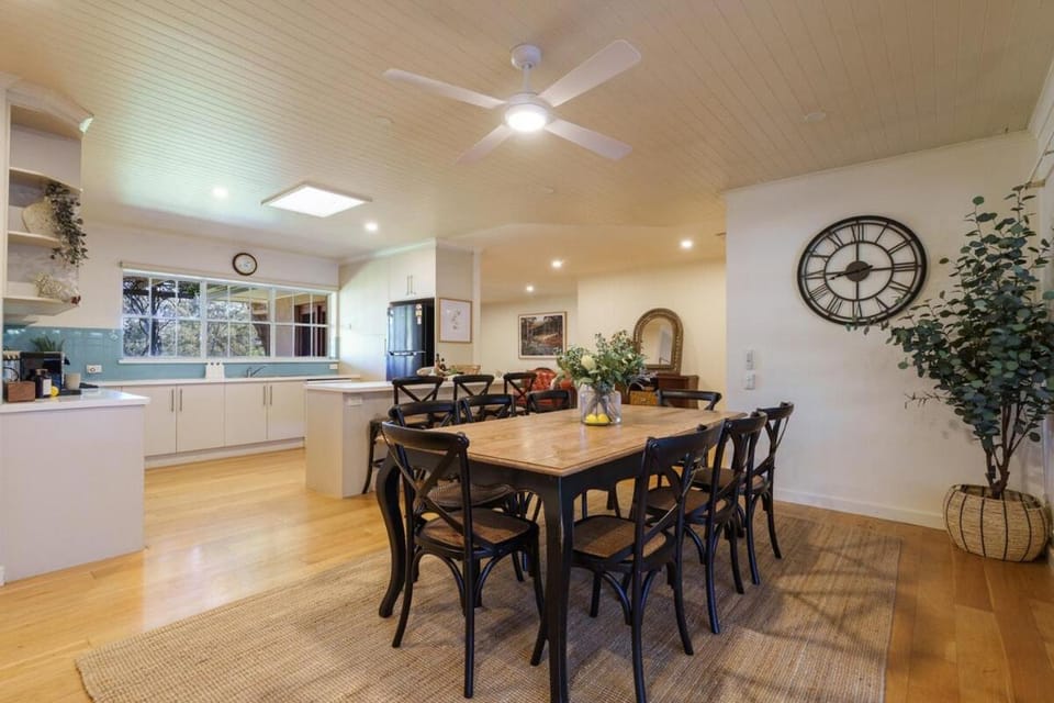 Peaceful 4-Bedroom Vineyard Retreat in Hahndorf House in Hahndorf