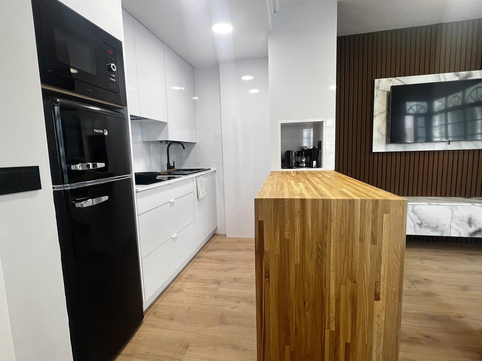 Kitchen or kitchenette, pet friendly, stove