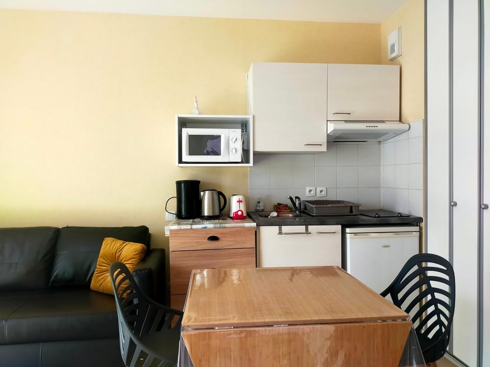 Studio lumineux dans résidence récente centre ville Apartment in La Rochelle