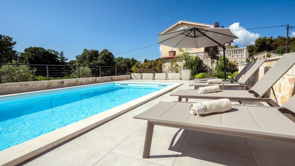 Patio, Balcony/Terrace, Pool view, Swimming pool, sunbed