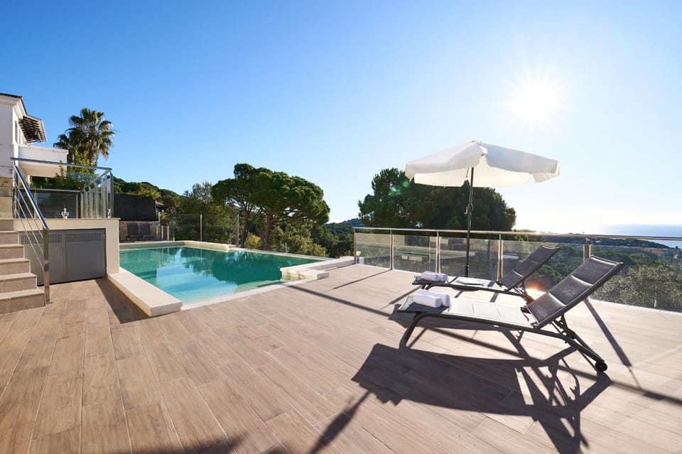 Sea view, Swimming pool, sunbed