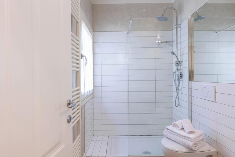 Shower, Bathroom, towels
