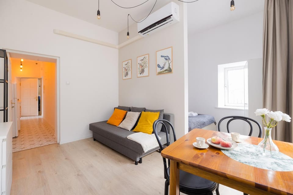 Bed, Living room, Photo of the whole room, Seating area, Dining area, Bedroom, air conditioner