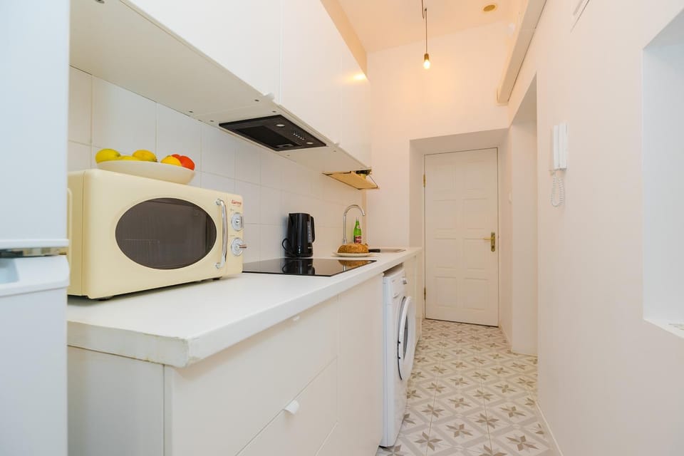 Coffee/tea facilities, Kitchen or kitchenette, microwave, stove
