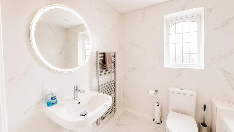 Big new house! 5BDR, sleeps 13, with parking House in England