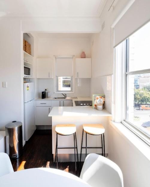 Kitchen or kitchenette, Dining area, oven