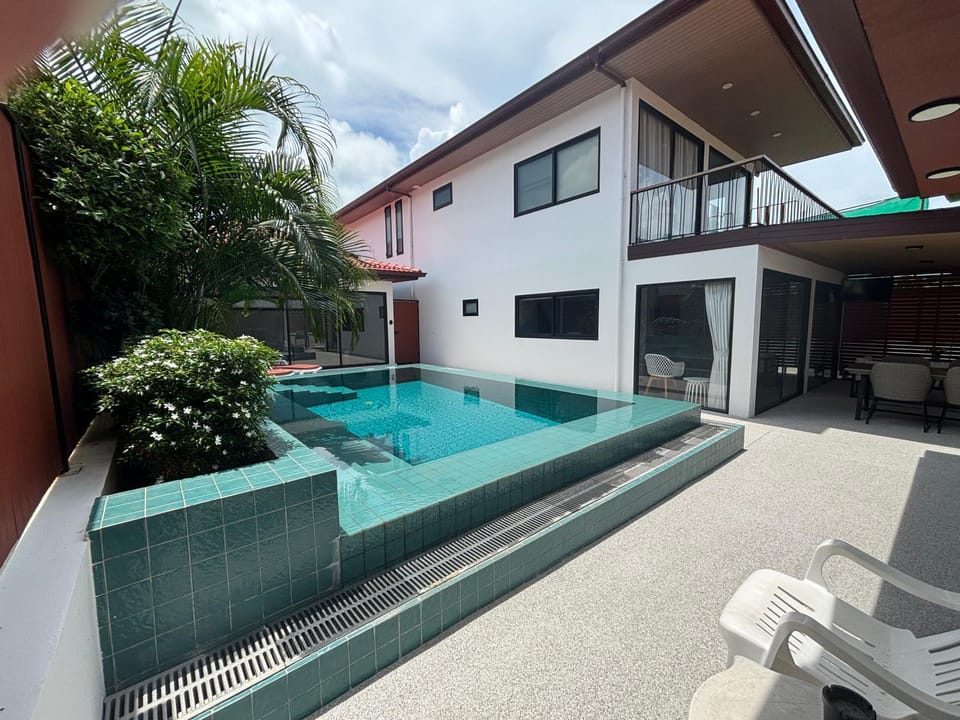 Big leaf villa kohsamui House in Ko Samui