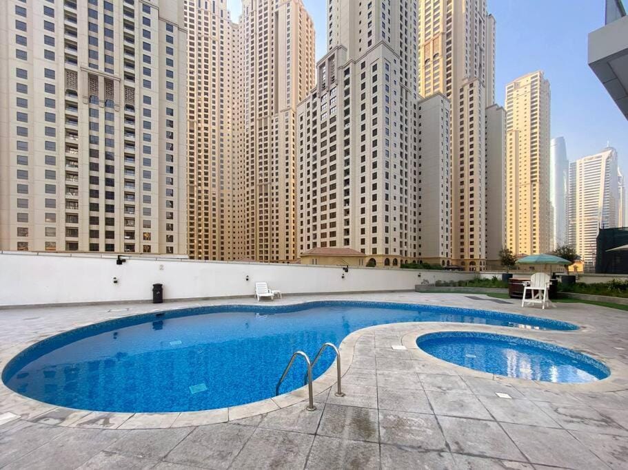 Luxury 2BR with Stunning Dubai Marina Views Near JBR Beach Apartment in Dubai
