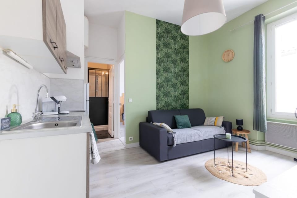 Kitchen or kitchenette, Living room