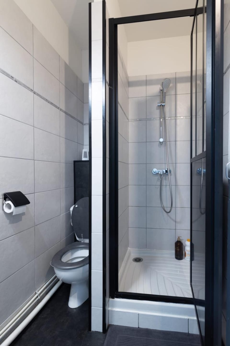 Shower, Toilet