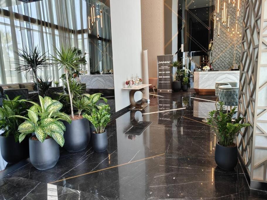 Upgraded Downtown Dubai 2 BD Apartment in Dubai