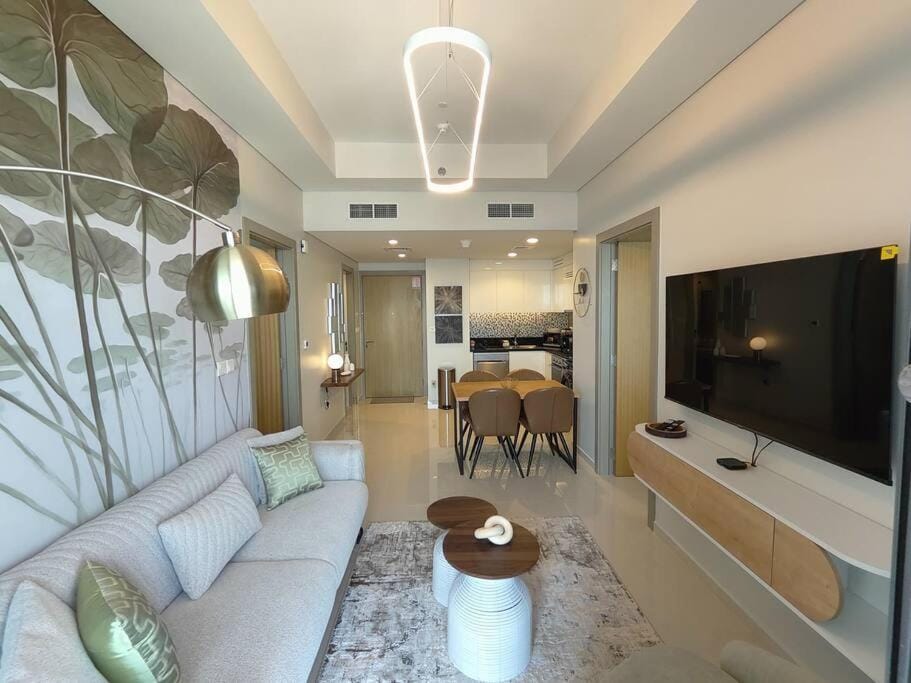Upgraded Downtown Dubai 2 BD Apartment in Dubai